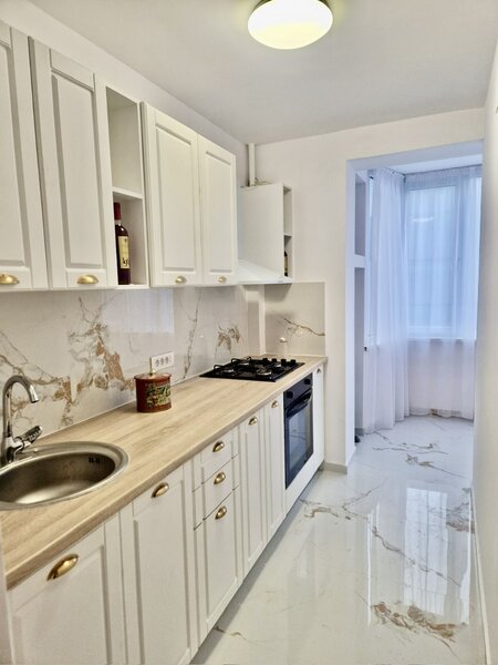 Unirii, ultracentral, vis-a-vis de Cocor, B-dul Bratianu, comision 0%.