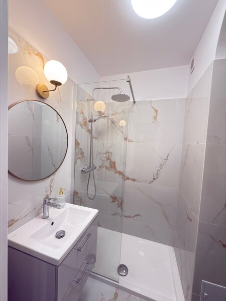 Unirii, ultracentral, vis-a-vis de Cocor, B-dul Bratianu, comision 0%.